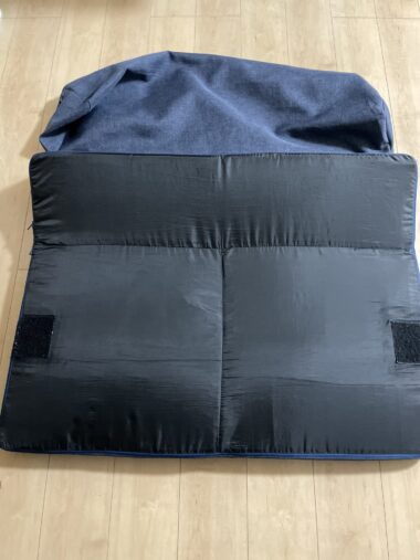 IMONIA low sofa-close the zipper under the backrest2