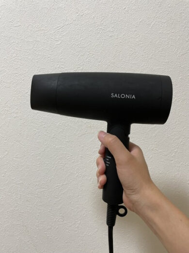 salonia-hairdryer-have a handle